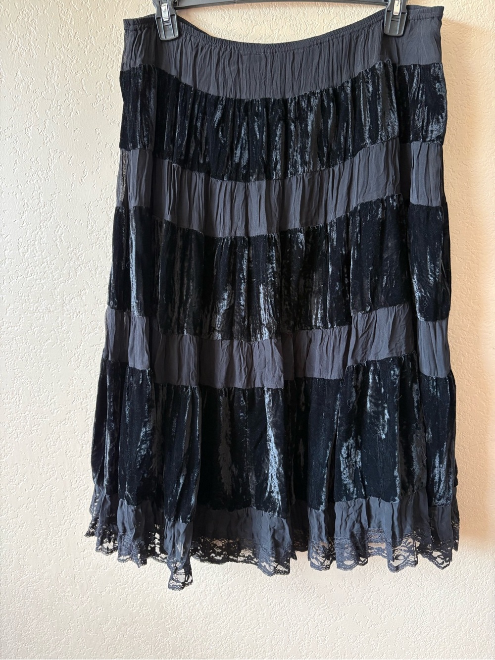 Uniform John Paul Richard Black Midi Skirt Size 16 Witchy Velvet Lace Goth VTG